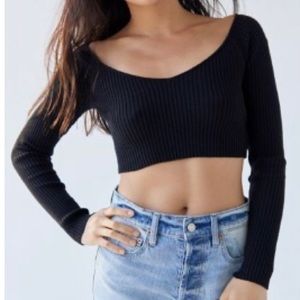 Cropped v-neck black sweater